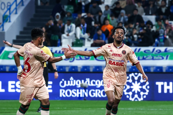 الخلود يوقف صحوة الفتح بخماسية في دوري روشن 2025-2026