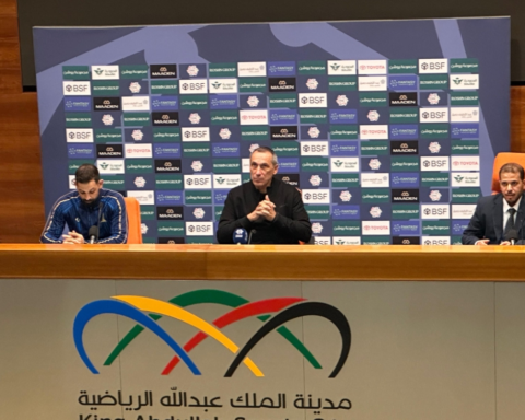 دونيس يهاجم مدافعي الخليج والتحكيم بعد رباعية الأهلي