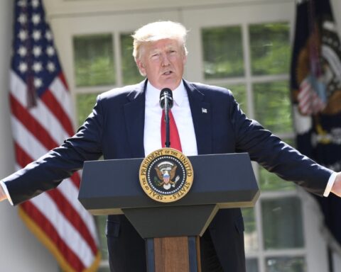 ترامب يعقد مؤتمرًا صحفيًا مفاجئًا بالبيت الأبيض.. الموعد والتفاصيل