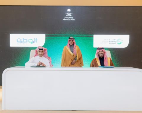 وزير الإعلام يرعى اتفاقيات تطوير المؤسسات الصحفية في السعودية