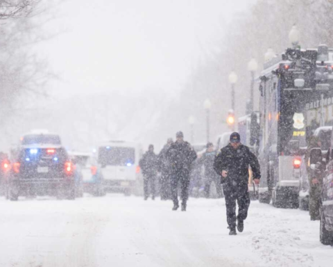 عاصفة قطبية تضرب أمريكا: طوارئ وتحذيرات لـ 175 مليون شخص