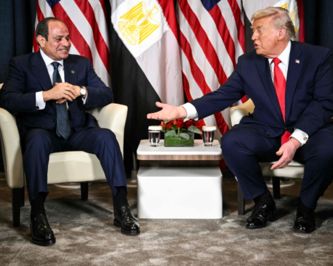 السيسي وترامب يبحثان إنهاء حرب السودان وقضية مياه النيل في دافوس