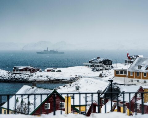 مفاوضات الناتو وترامب حول جرينلاند: قطع الطريق على الصين وروسيا