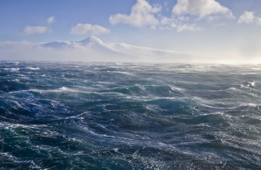 ارتفاع حرارة المحيطات لمستويات قياسية: تحذيرات وتداعيات خطيرة