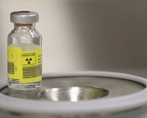 التخصصي يطلق النقل الجوي للمستحضرات المشعّة بين الرياض وجدة