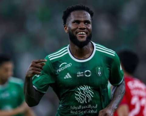 الأهلي يقدم عرضاً لتجديد عقد فرانك كيسييه: التفاصيل الكاملة