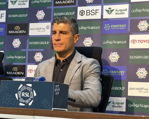 مدرب الفيحاء يهاجم التحكيم بعد رباعية الهلال في دوري روشن