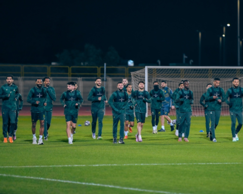 الشباب والخليج.. مواجهة نارية لافتتاح الدور الثاني بدوري روشن