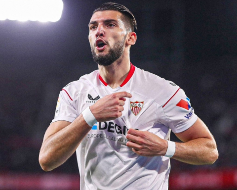 الاتحاد يفاوض مهاجم إشبيلية رافا مير.. تفاصيل الصفقة المحتملة