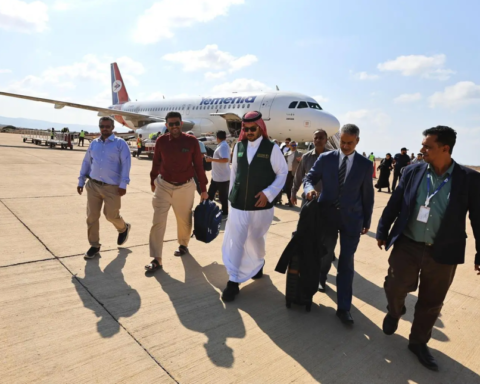 منحة وقود سعودية تصل سقطرى لإنعاش قطاع الكهرباء اليمني