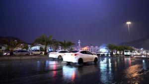 طقس المدينة المنورة: أمطار غزيرة وتحذيرات من السيول غداً