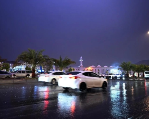 طقس المدينة المنورة: أمطار غزيرة وتحذيرات من السيول غداً