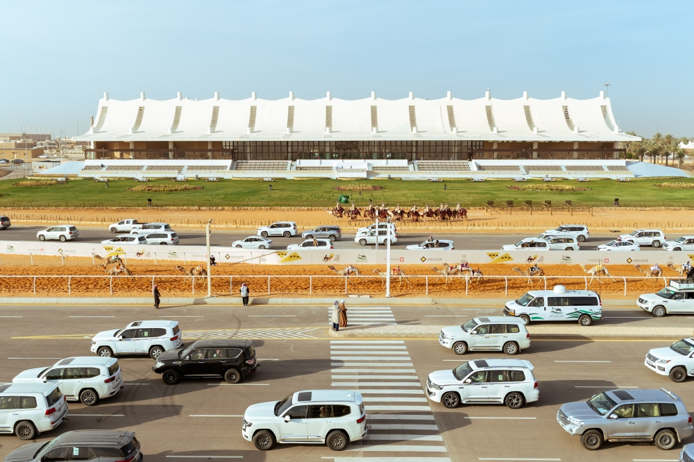 سيطرة سعودية على افتتاح مهرجان خادم الحرمين للهجن