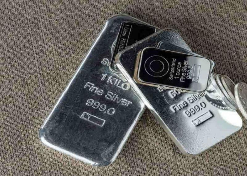 سعر أونصة الفضة يبلغ 100 دولار لأول مرة: أسباب الارتفاع التاريخي