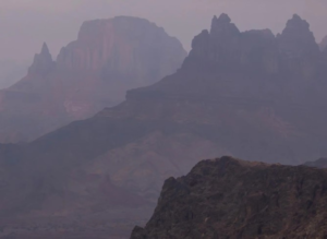 أمطار تبوك اليوم: سيول وبرد وتوقعات الأرصاد للمناطق السعودية