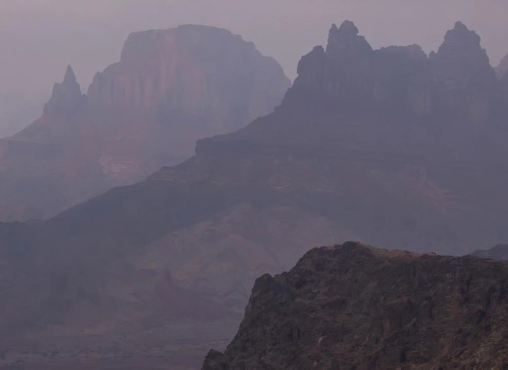 أمطار تبوك اليوم: سيول وبرد وتوقعات الأرصاد للمناطق السعودية