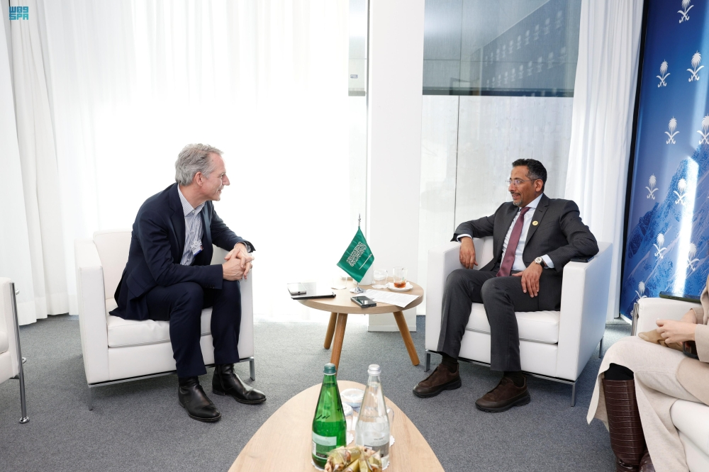 وزير الصناعة يبحث في دافوس شراكات استراتيجية مع قادة عالميين