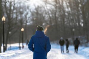 عاصفة شتوية تضرب أمريكا: إلغاء 8 آلاف رحلة وتحذيرات للملايين