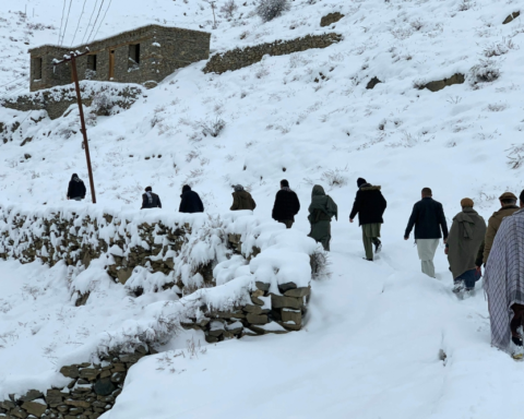 مقتل 61 شخصاً جراء الثلوج والأمطار في أفغانستان