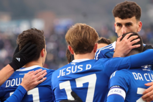 كومو يسحق تورينو 6-0 ويقتحم المربع الذهبي للدوري الإيطالي