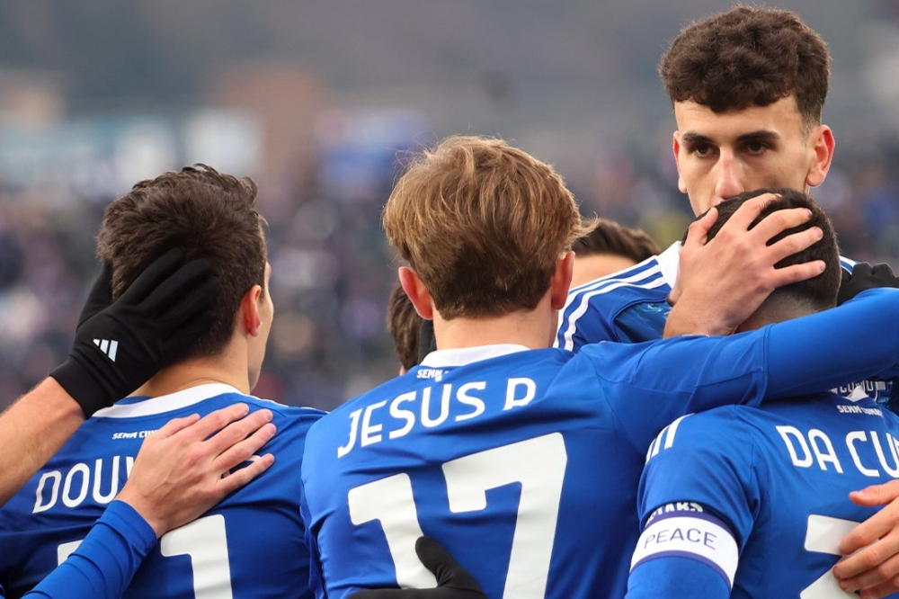 كومو يسحق تورينو 6-0 ويقتحم المربع الذهبي للدوري الإيطالي