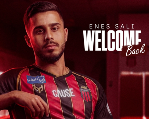 الرياض يضم الروماني إنيس سالي لاعب برشلونة السابق