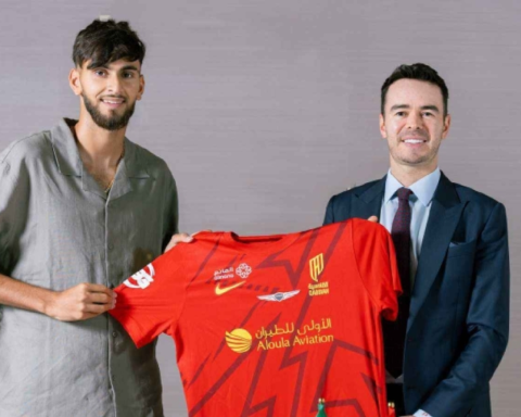 القادسية يعير كارلوس خيمينيز إلى ألميريا الإسباني