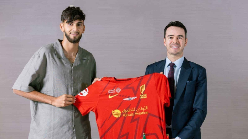 القادسية يعير كارلوس خيمينيز إلى ألميريا الإسباني