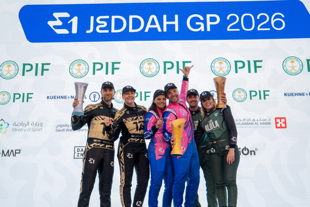 وزير الرياضة يتوج أوكي ريسينغ بلقب E1 جدة 2026