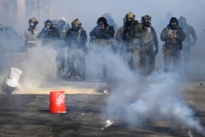 ترامب يتهم حاكم مينيسوتا بالتمرد.. تفاصيل الصدام وتدخل الفيدراليين