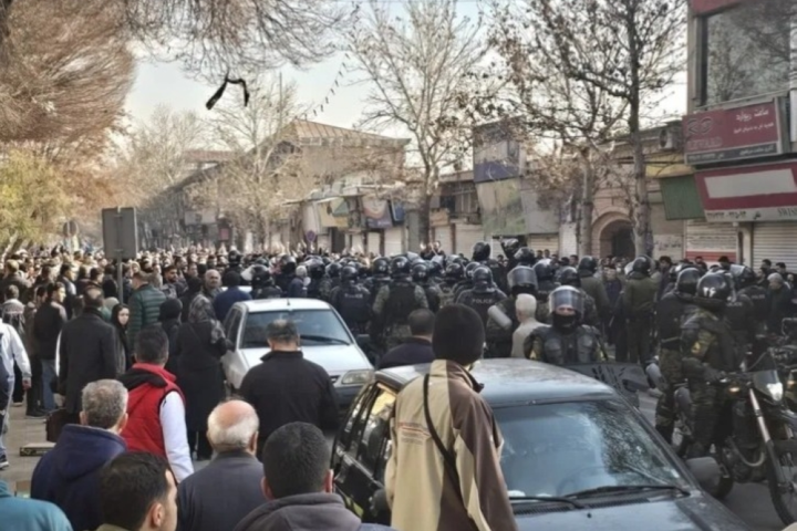 عودة الإنترنت في إيران بعد أسبوعين من الحجب والاحتجاجات