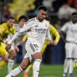 مبابي يقود ريال مدريد لصدارة الليغا بثنائية في فياريال