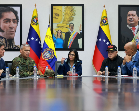 ديلسي رودريغيز تدعو المعارضة الفنزويلية للحوار بعد اعتقال مادورو