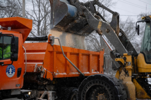 ترامب يعلن الطوارئ في 10 ولايات بسبب عاصفة شتوية