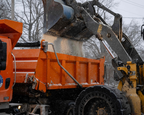 ترامب يعلن الطوارئ في 10 ولايات بسبب عاصفة شتوية