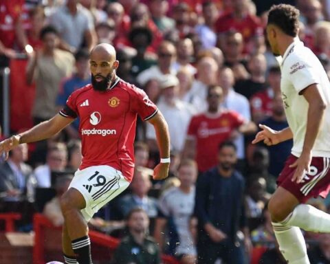 Live broadcast of the Arsenal vs. Manchester United match in the English Premier League