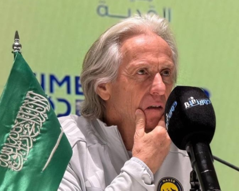 جيسوس ينتقد إدارة النصر وسياسة التعاقدات في تصريح ناري