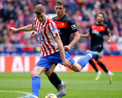 أتلتيكو مدريد يهزم مايوركا ويقترب من حسم مقعد دوري الأبطال