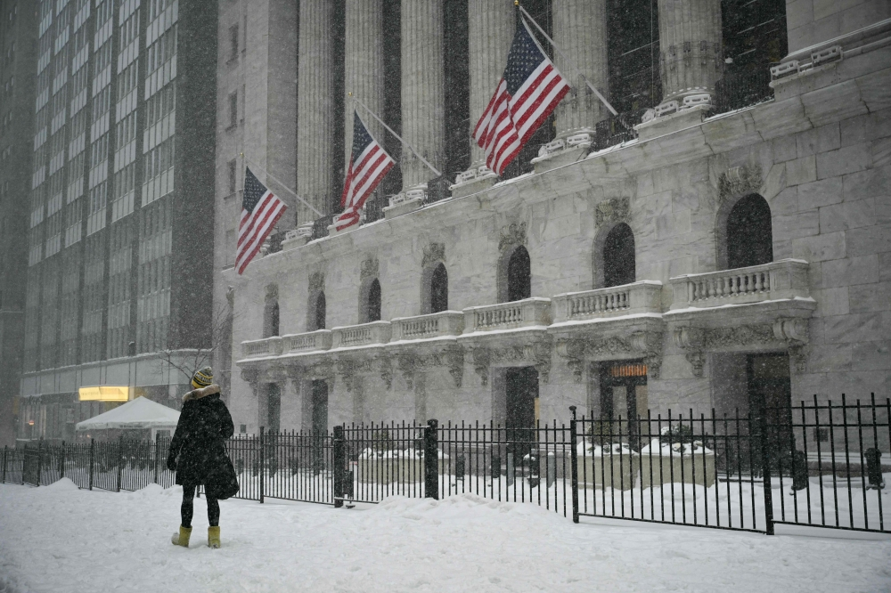 عاصفة قطبية تضرب أمريكا وتسبب انقطاع الكهرباء وآلاف الإلغاءات