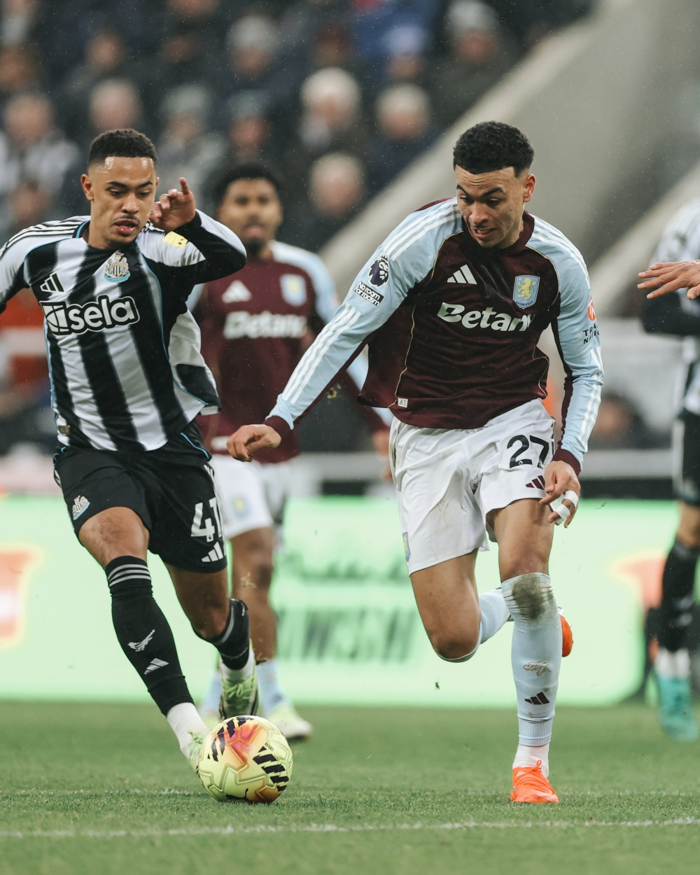 فوز أستون فيلا وتشيلسي يشعل صراع القمة والمربع الذهبي