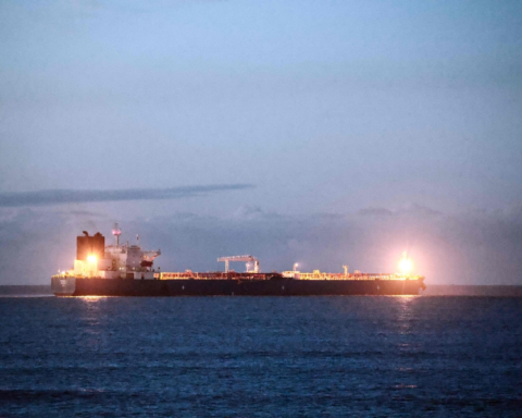 فرنسا توقف قبطان ناقلة نفط تابعة للأسطول الشبح الروسي