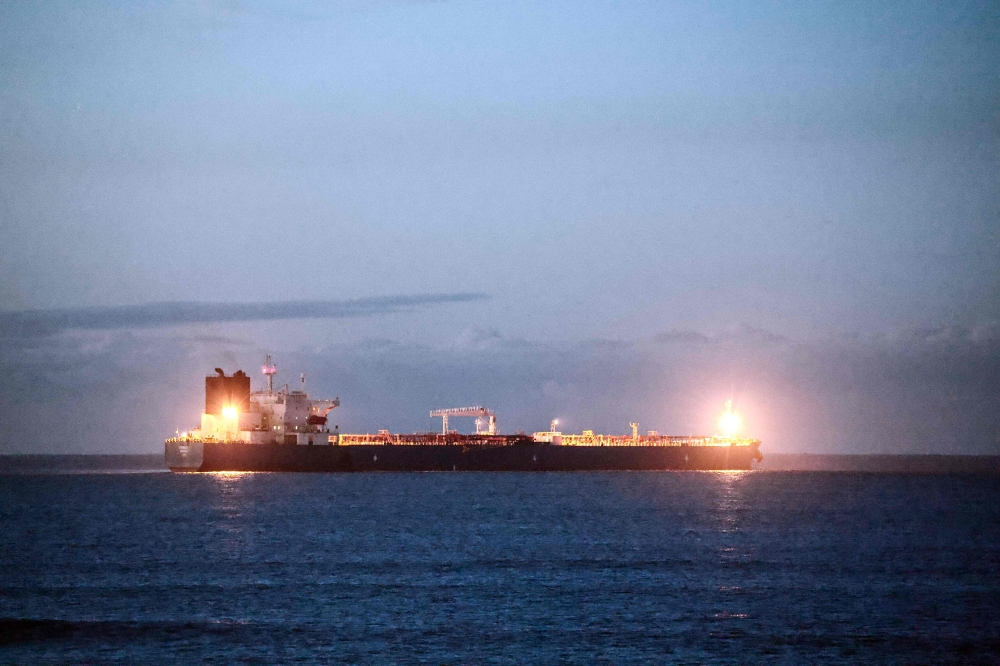 فرنسا توقف قبطان ناقلة نفط تابعة للأسطول الشبح الروسي