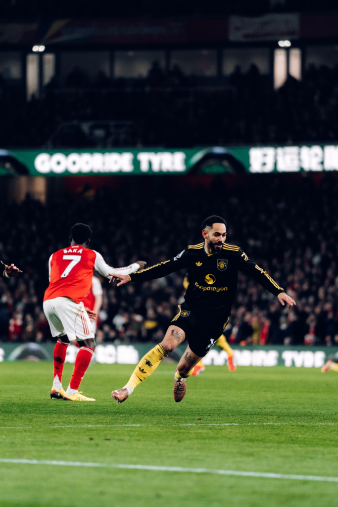 مانشستر يونايتد يهزم أرسنال وينهي انطلاقته المثالية بالدوري