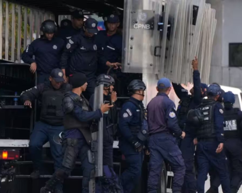 فنزويلا تفرج عن 80 سجينًا سياسيًا: دلالات وتأثيرات