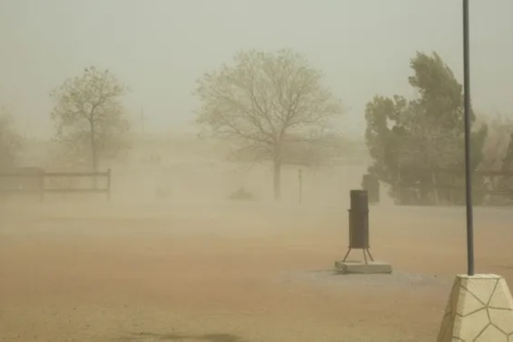 حالة الطقس في السعودية: رياح مثيرة للأتربة وانعدام للرؤية