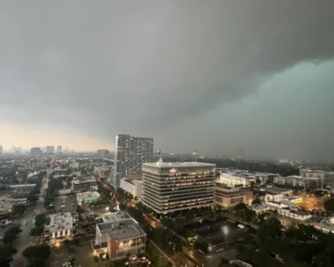 إغلاق القنصلية السعودية بهيوستن بسبب الطقس وأرقام الطوارئ