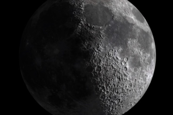 قمر التربيع الأول شعبان 2026: دليلك لرصد فوهات القمر بوضوح