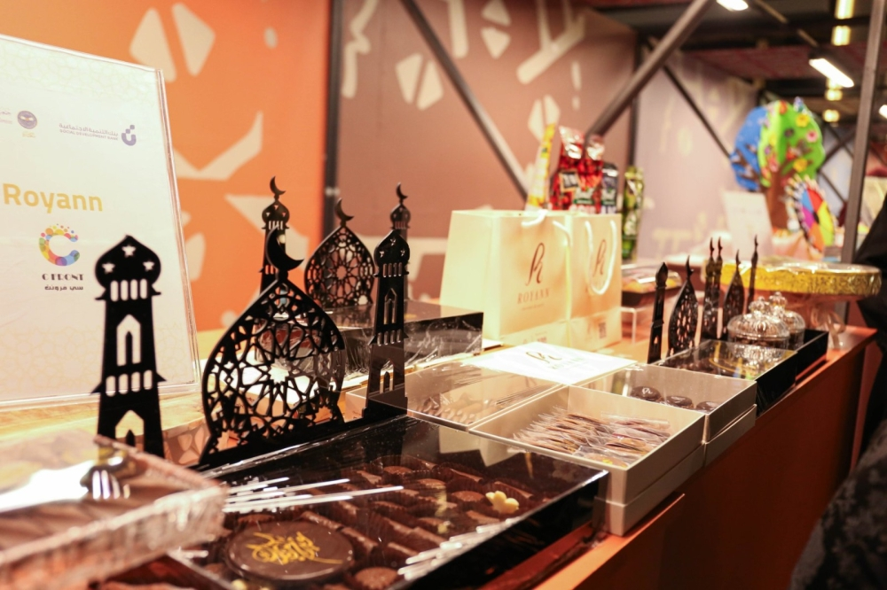 تمكين أسر منتجة في فعالية ناصفة وهلال بالقطيف | رؤية 2030