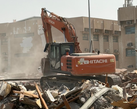 إزالة 1011 مبنى آيل للسقوط في حي الرويس بجدة