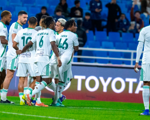 الأهلي السعودي يتحدى الغيابات في سباق دوري روشن